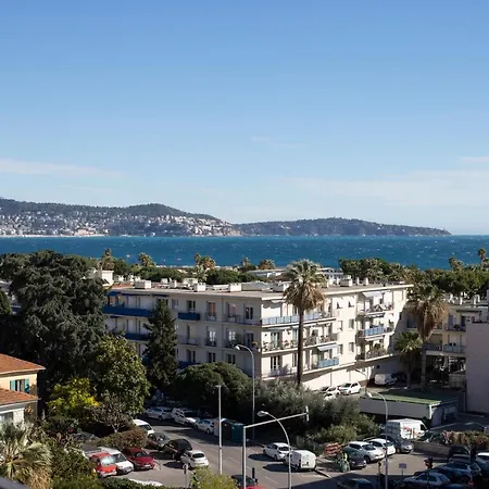 Apartment With Terrace And Sea View, 10 Min To The *