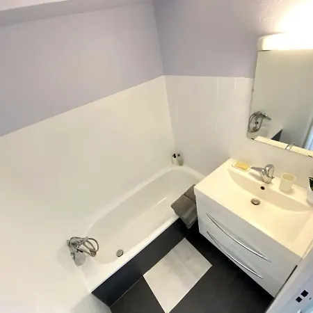 With Terrace And Sea View, 10 Min To The Apartment Nizza