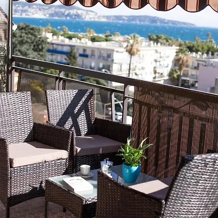 Apartment With Terrace And Sea View, 10 Min To The