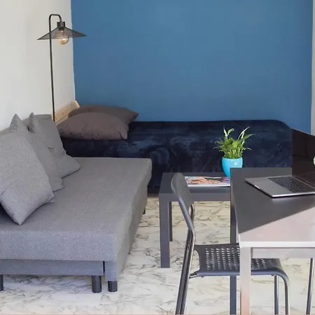With Terrace And Sea View, 10 Min To The Apartment Nice
