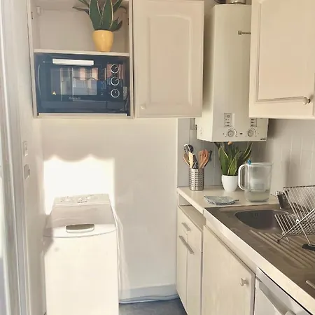 Apartment With Terrace And Sea View, 10 Min To The