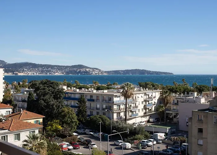 Apartment With Terrace And Sea View, 10 Min To The *