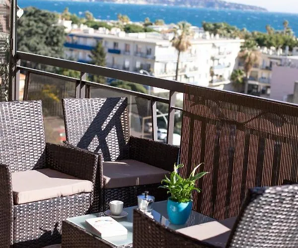 Apartment With Terrace And Sea View, 10 Min To The